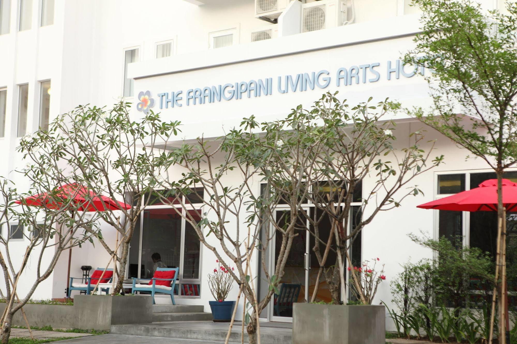 The Frangipani Living Arts Hotel And Spa Пномпень Экстерьер фото
